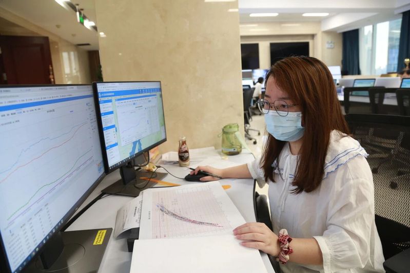 扎根长江一线！河海校友曾明现场...
